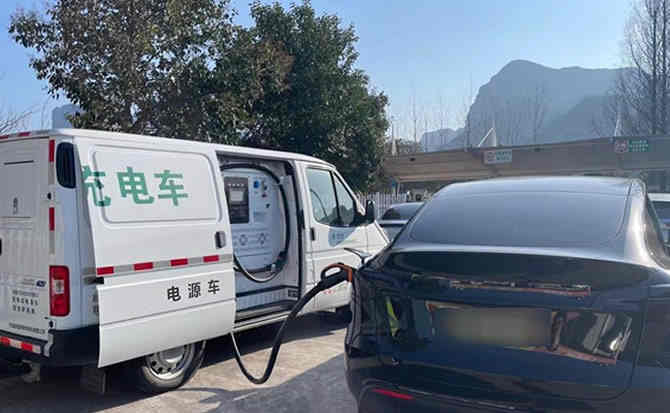 新兴区汽车搭电